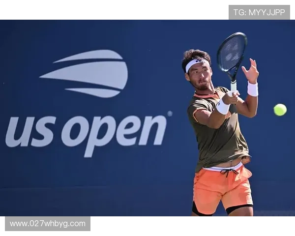 郑钦文与布云朝克特积极备战中网展开热身训练 展现竞技状态 郑钦文与布云朝克特积极备战中网展开热身训练 展现竞技状态